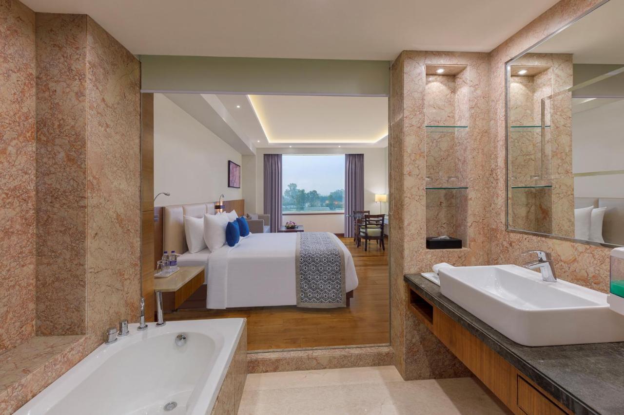 Viraj Sarovar Portico 잠무 외부 사진